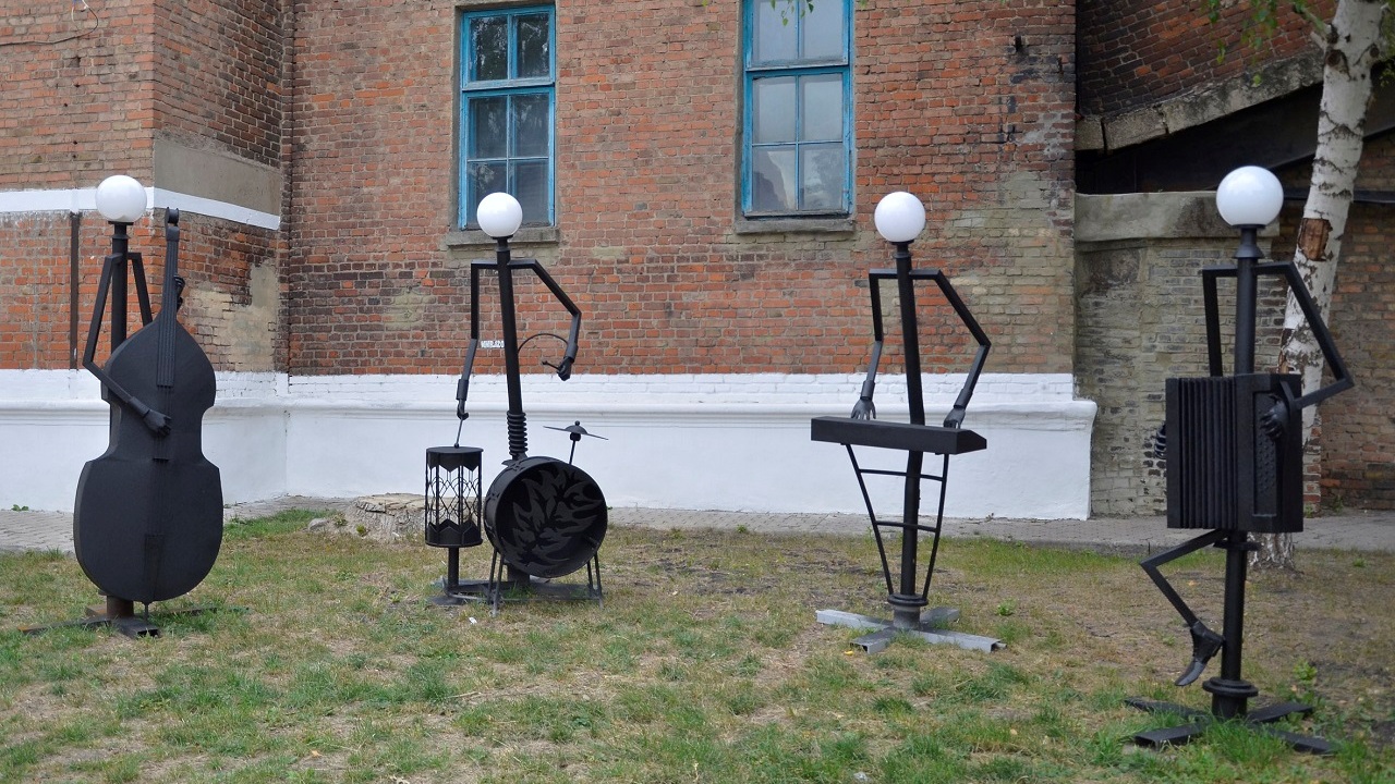 Белгородская «Квадра» подарила Губкину «музыкальный квартет» уличных фонарей 